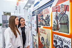 Главархив и центры госуслуг открыли выставку агитационных плакатов к 80-летию Победы 